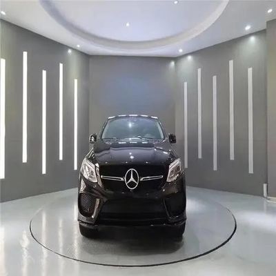 Sergi Salonları ve Showrooms'ta Şık Araç Ekranı ve Araba Asansörü Dönüştürücü
